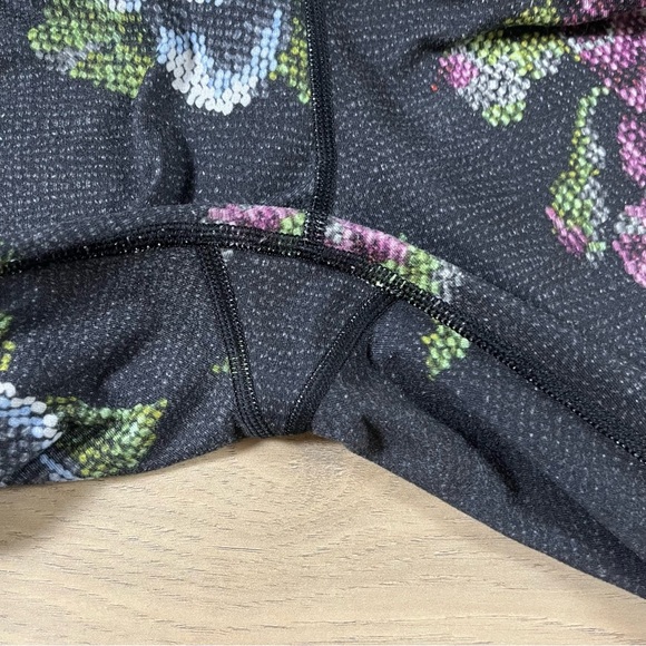 Lululemon High Times Garden Party Smooth Women's Leggings 7/8 - Picture 8 of 12